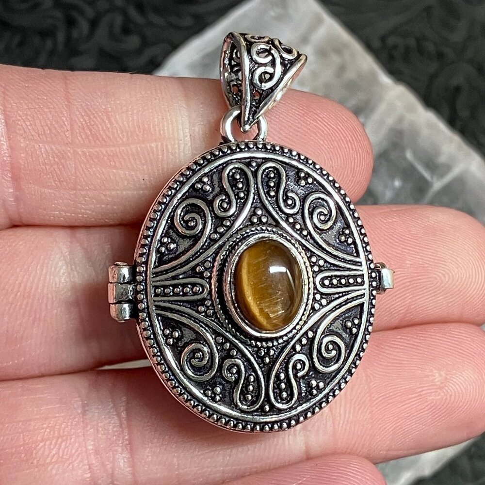 Tigers Eye Locket Poison Pendant Crystal Stone Jewelry (78390)
